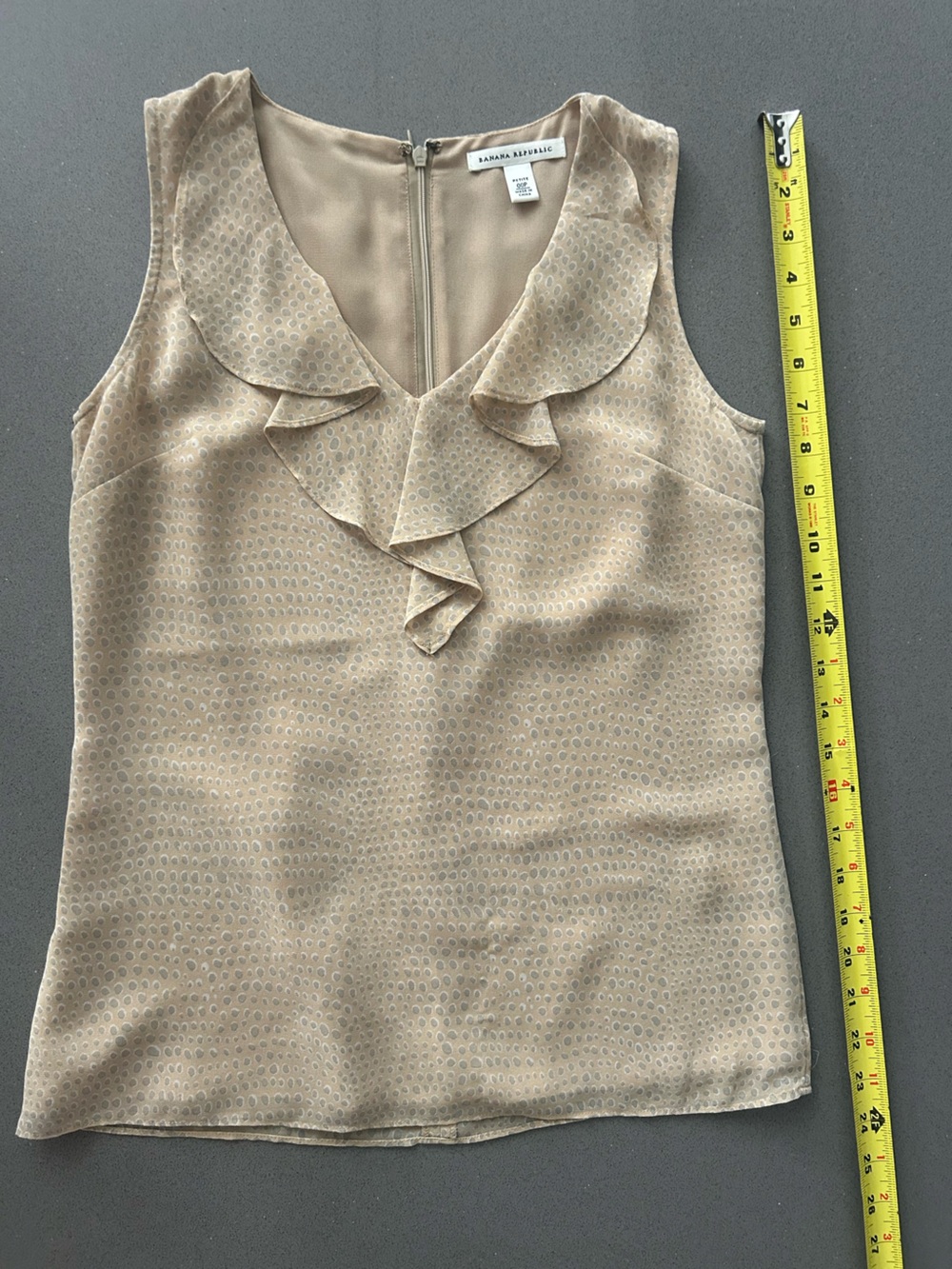 Banana Republic Women's Sleeveless Ruffle Neck Blouse Size 00 Petite….